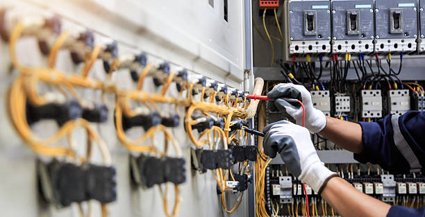 Professional Electrician technician working in Rochelle, IL